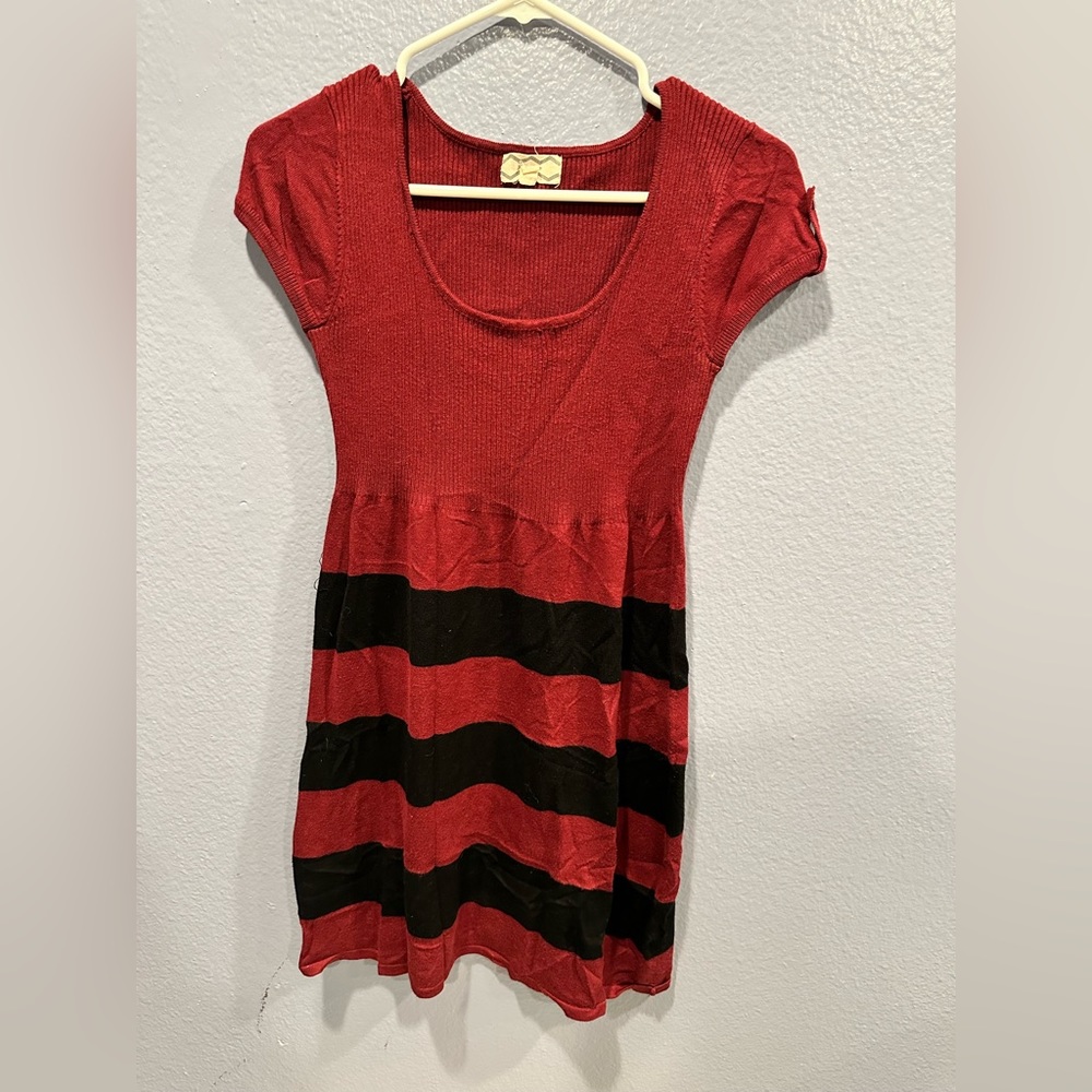 Pink.rose Burgundy and black dress size M